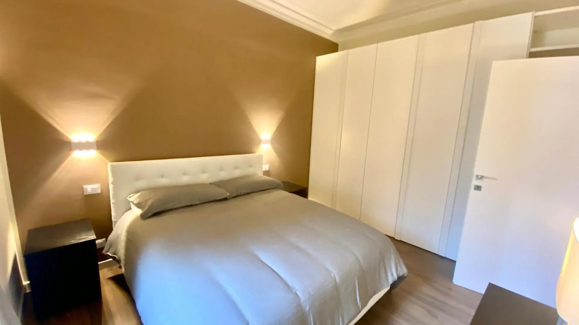 Colombo Brown House Apartment Genoa
