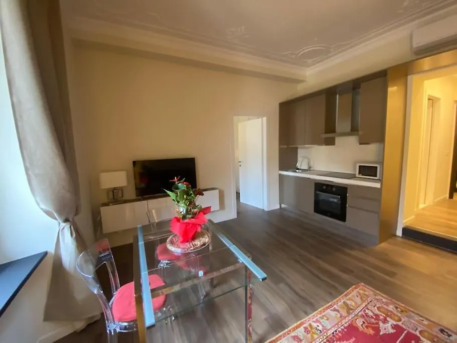 Colombo Brown House Apartment Genoa